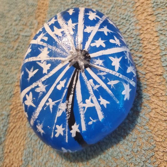 make a WISH blue white Dandelion Painted Rock - Picture 1 of 3